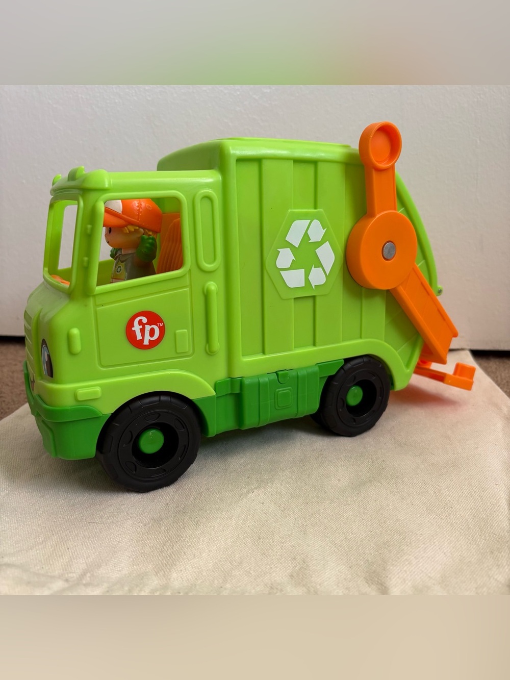 Fisher-Price Little People Green Recycling/Garbage Truck w/ Driver Sounds WORKS